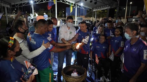 Alcalde Óscar Escobar encendió la llama que da inicio a los Juegos Panamericanos Junior 2021